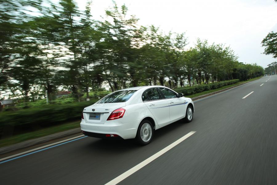  Geely Emgrand EV 2015 года  (фото 15 из 30)